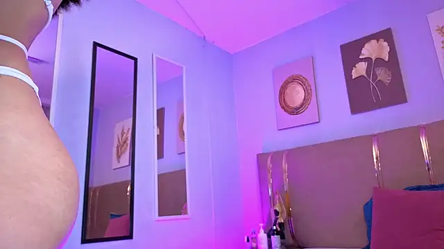 sarah cruzz  online show from 14, 12, 2025