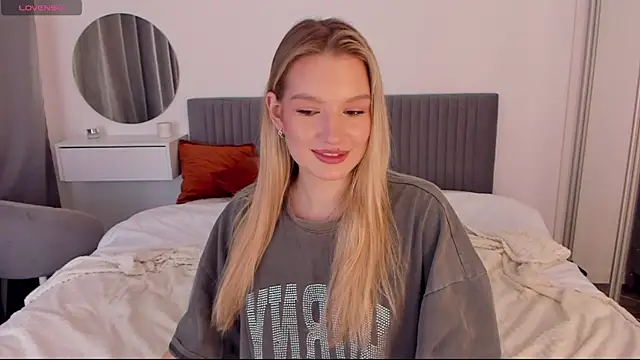 Snapshot of CassieRayss chatting on 13, 11, 2025 CassieRayss online show from 13, 11, 2025