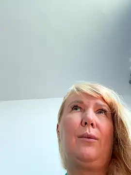 Snapshot of EmmaInLove23 chatting on 14, 10, 2025 EmmaInLove23 online show from 14, 10, 2025