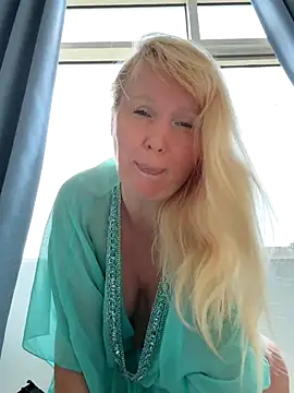 Snapshot of EmmaInLove23 chatting on 21, 10, 2025 EmmaInLove23 online show from 21, 10, 2025