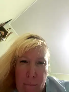 Snapshot of EmmaInLove23 chatting on 9, 11, 2025 EmmaInLove23 online show from 9, 11, 2025