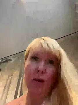 Snapshot of EmmaInLove23 chatting on 18, 11, 2025 EmmaInLove23 online show from 18, 11, 2025