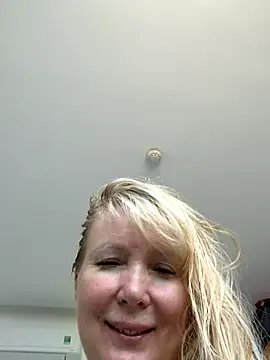 Snapshot of EmmaInLove23 chatting on 26, 11, 2025 EmmaInLove23 online show from 26, 11, 2025