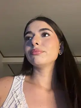 Snapshot of Coralinee_01 chatting on 7, 3, 2026 Coralinee 01 online show from 7, 3, 2026