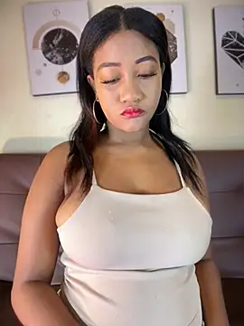 Snapshot of AleezaFrench chatting on 7, 3, 2026 AleezaFrench online show from 7, 3, 2026