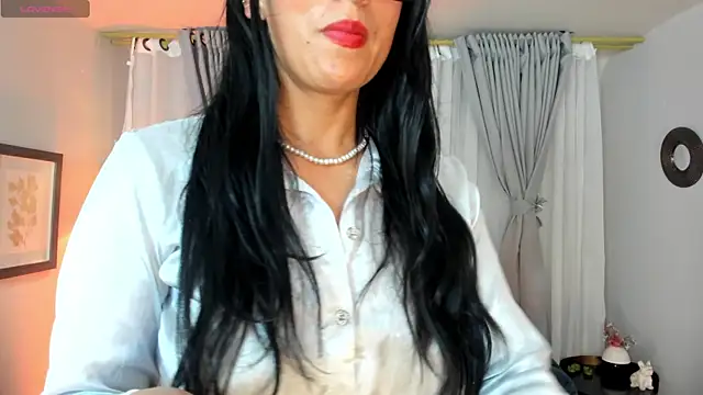 kira moon   online show from 12, 10, 2025