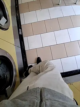 Snapshot of molozeb chatting on 9, 11, 2025 molozeb online show from 9, 11, 2025