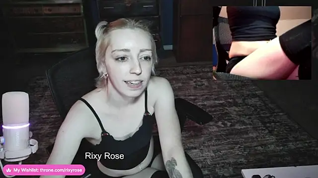 Snapshot of Trixyrose chatting on 2, 12, 2025 Trixyrose online show from 2, 12, 2025