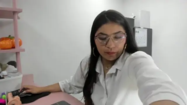 Snapshot of Luna_Dumont chatting on 13, 10, 2025 Luna Dumont online show from 13, 10, 2025