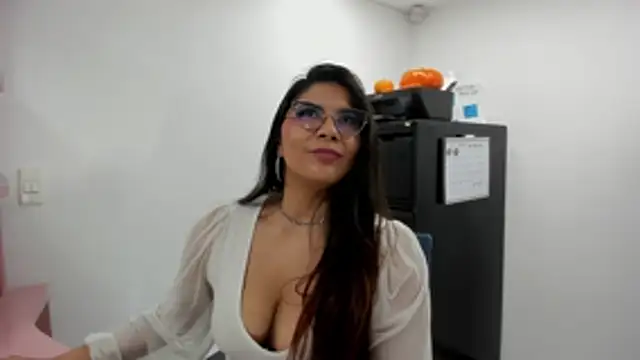 Snapshot of Luna_Dumont chatting on 3, 11, 2025 Luna Dumont online show from 3, 11, 2025