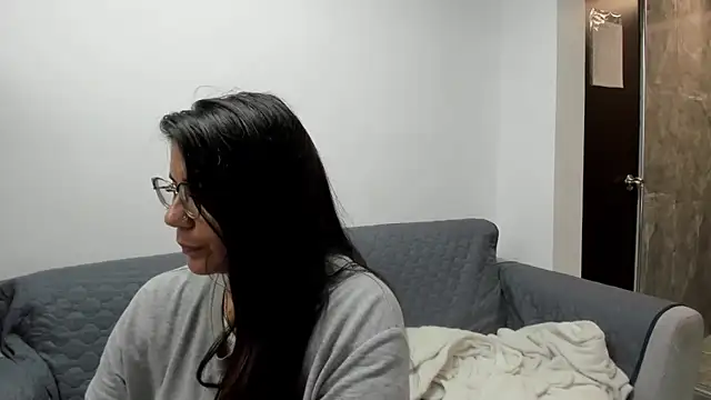 Snapshot of Luna_Dumont chatting on 8, 11, 2025 Luna Dumont online show from 8, 11, 2025