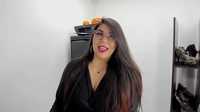 Snapshot of Luna_Dumont chatting on 10, 11, 2025 Luna Dumont online show from 10, 11, 2025