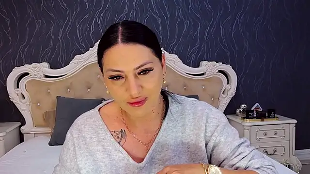 Lauren Saint online show from 6, 11, 2025