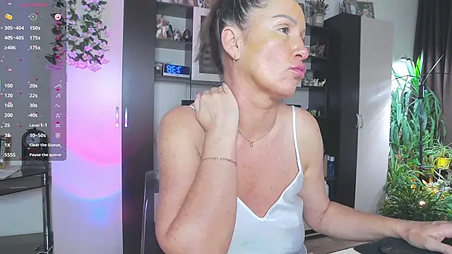 Snapshot of SheilaRyan chatting on 7, 2, 2026 SheilaRyan online show from 7, 2, 2026