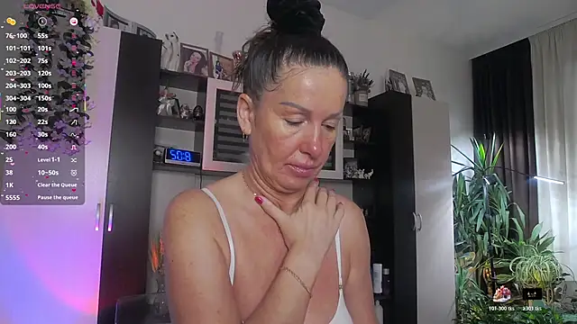 Snapshot of SheilaRyan chatting on 3, 3, 2026 SheilaRyan online show from 3, 3, 2026