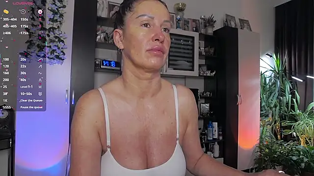 Snapshot of SheilaRyan chatting on 10, 3, 2026 SheilaRyan online show from 10, 3, 2026