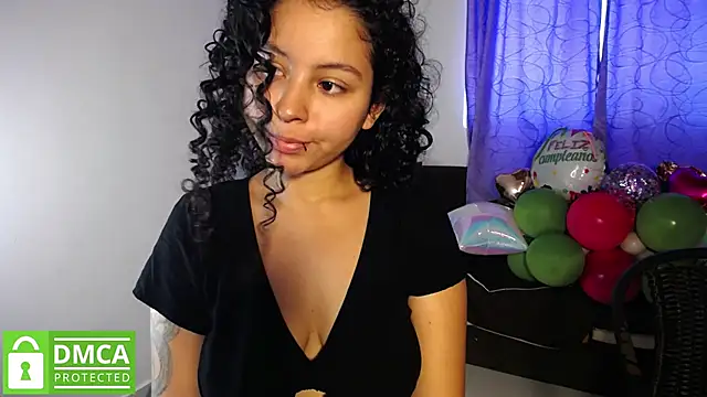 Snapshot of Mr_MrsCurie chatting on 27, 10, 2025 Mr MrsCurie online show from 27, 10, 2025