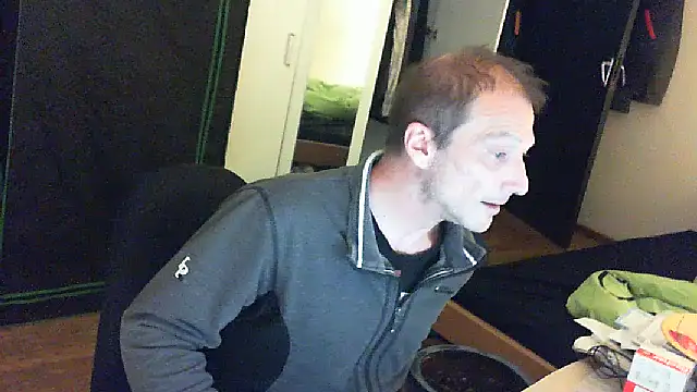 Snapshot of halebob@xh chatting on 5, 3, 2025 halebobxh online show from 5, 3, 2025