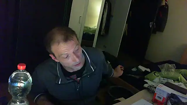 Snapshot of halebob@xh chatting on 6, 3, 2025 halebobxh online show from 6, 3, 2025