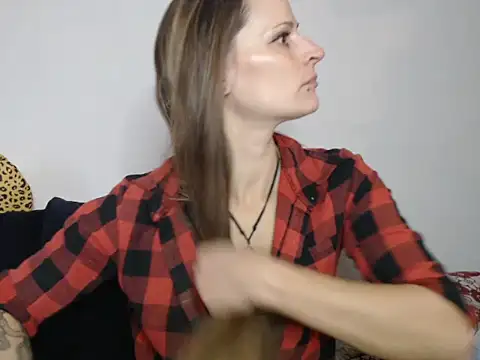 Snapshot of naikah714 chatting on 18, 11, 2025 naikah714 online show from 18, 11, 2025