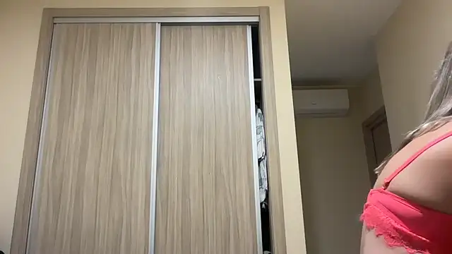 naughtyhollyxxxx online show from 16, 10, 2025