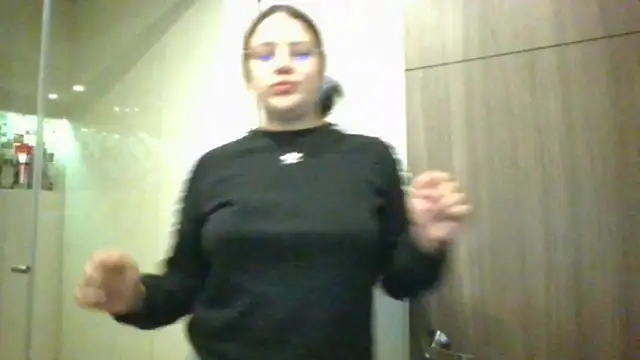 Snapshot of _Sarahh_0 chatting on 17, 12, 2024 Sarahh 0 online show from 17, 12, 2024