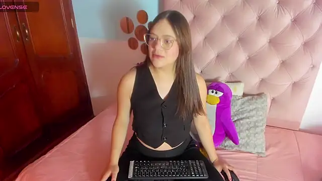 Snapshot of _Sarahh_0 chatting on 28, 2, 2025 Sarahh 0 online show from 28, 2, 2025