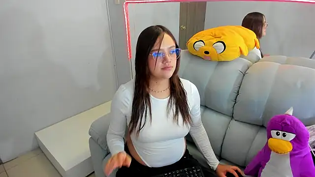 Snapshot of _Sarahh_0 chatting on 7, 10, 2025 Sarahh 0 online show from 7, 10, 2025