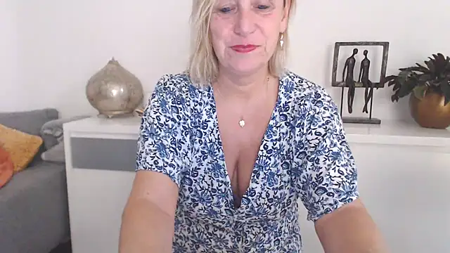 Snapshot of legalyblond chatting on 30, 10, 2025 legalyblond online show from 30, 10, 2025