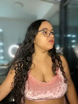 CurlyGirl 1 online show from 5, 12, 2024
