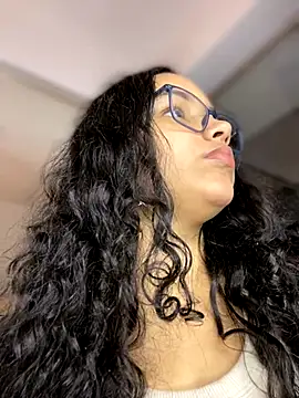 CurlyGirl 1 online show from 8, 12, 2024