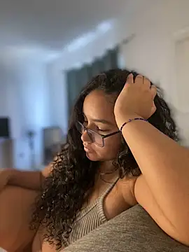 CurlyGirl 1 online show from 17, 12, 2024