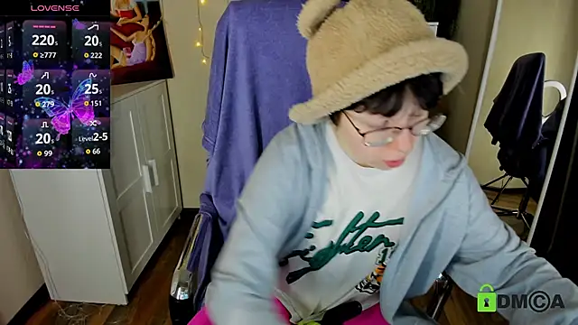 Snapshot of Melissa_Wells chatting on 12, 10, 2025 Melissa Wells online show from 12, 10, 2025