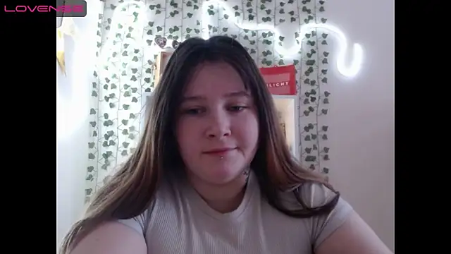 Snapshot of Light_Luna chatting on 12, 1, 2025 Light Luna online show from 12, 1, 2025