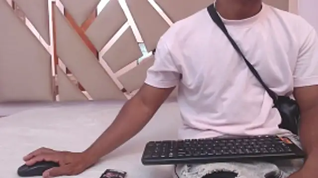 Snapshot of you_and_i9 chatting on 5, 11, 2025 you and i9 online show from 5, 11, 2025