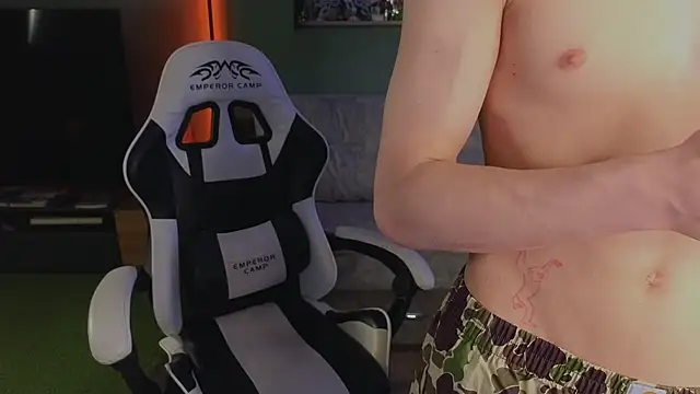 Snapshot of TeddyLiLboy chatting on 1, 12, 2025 TeddyLiLboy online show from 1, 12, 2025