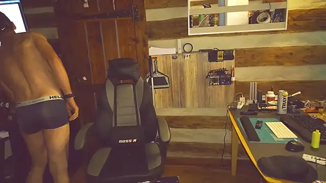 Snapshot of HARD_2QUIT chatting on 9, 9, 2025 HARD 2QUIT online show from 9, 9, 2025