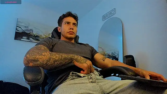 Snapshot of LucianSinclair chatting on 17, 1, 2025 LucianSinclair online show from 17, 1, 2025