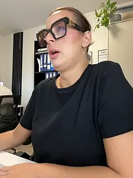 Snapshot of Hii_Lolla chatting on 11, 9, 2025 Hii Lolla online show from 11, 9, 2025