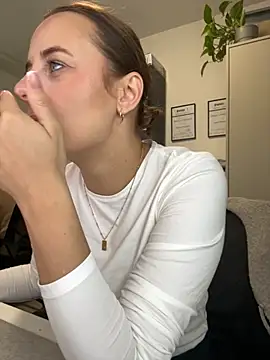 Snapshot of Hii_Lolla chatting on 10, 10, 2025 Hii Lolla online show from 10, 10, 2025