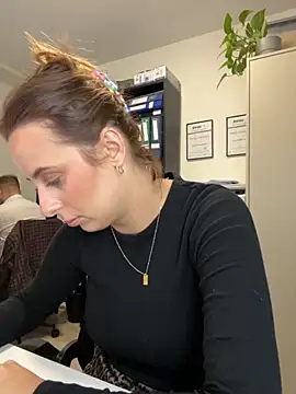 Snapshot of Hii_Lolla chatting on 14, 10, 2025 Hii Lolla online show from 14, 10, 2025