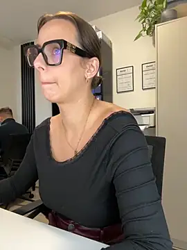 Snapshot of Hii_Lolla chatting on 12, 11, 2025 Hii Lolla online show from 12, 11, 2025