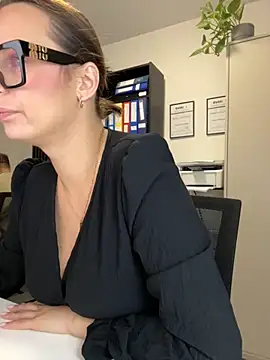 Snapshot of Hii_Lolla chatting on 24, 11, 2025 Hii Lolla online show from 24, 11, 2025