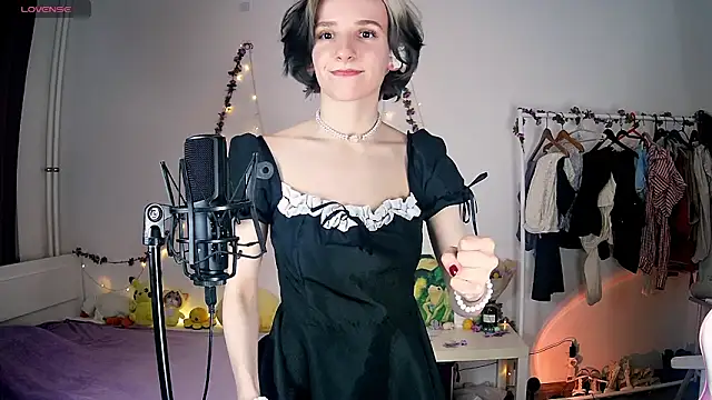 Snapshot of Violet_Veliya chatting on 2, 3, 2025 Violet Veliya online show from 2, 3, 2025