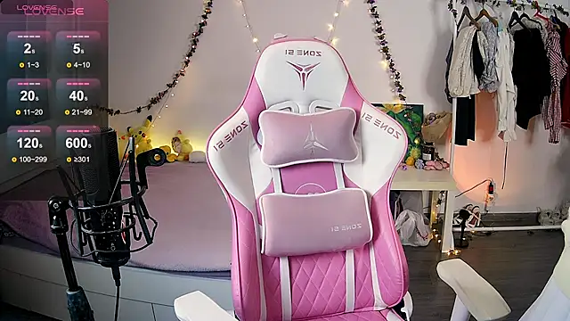 Snapshot of Violet_Veliya chatting on 14, 3, 2025 Violet Veliya online show from 14, 3, 2025