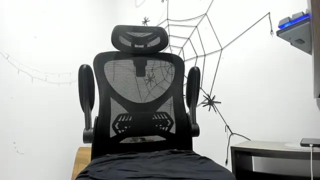 Snapshot of DmitriSanders chatting on 25, 2, 2026 DmitriSanders online show from 25, 2, 2026