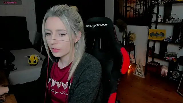 Lisaonthemoon online show from 30, 11, 2025