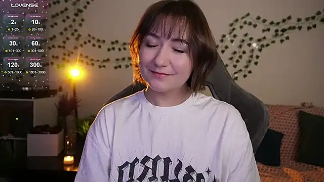 Snapshot of Megan__Hart chatting on 26, 11, 2025 Megan Hart online show from 26, 11, 2025