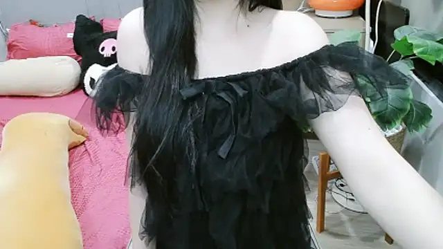  Viviann  online show from 28, 11, 2025