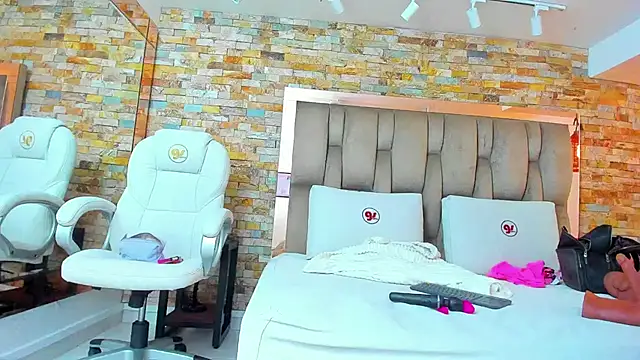 Snapshot of karla_dunn chatting on 21, 11, 2025 karla dunn online show from 21, 11, 2025